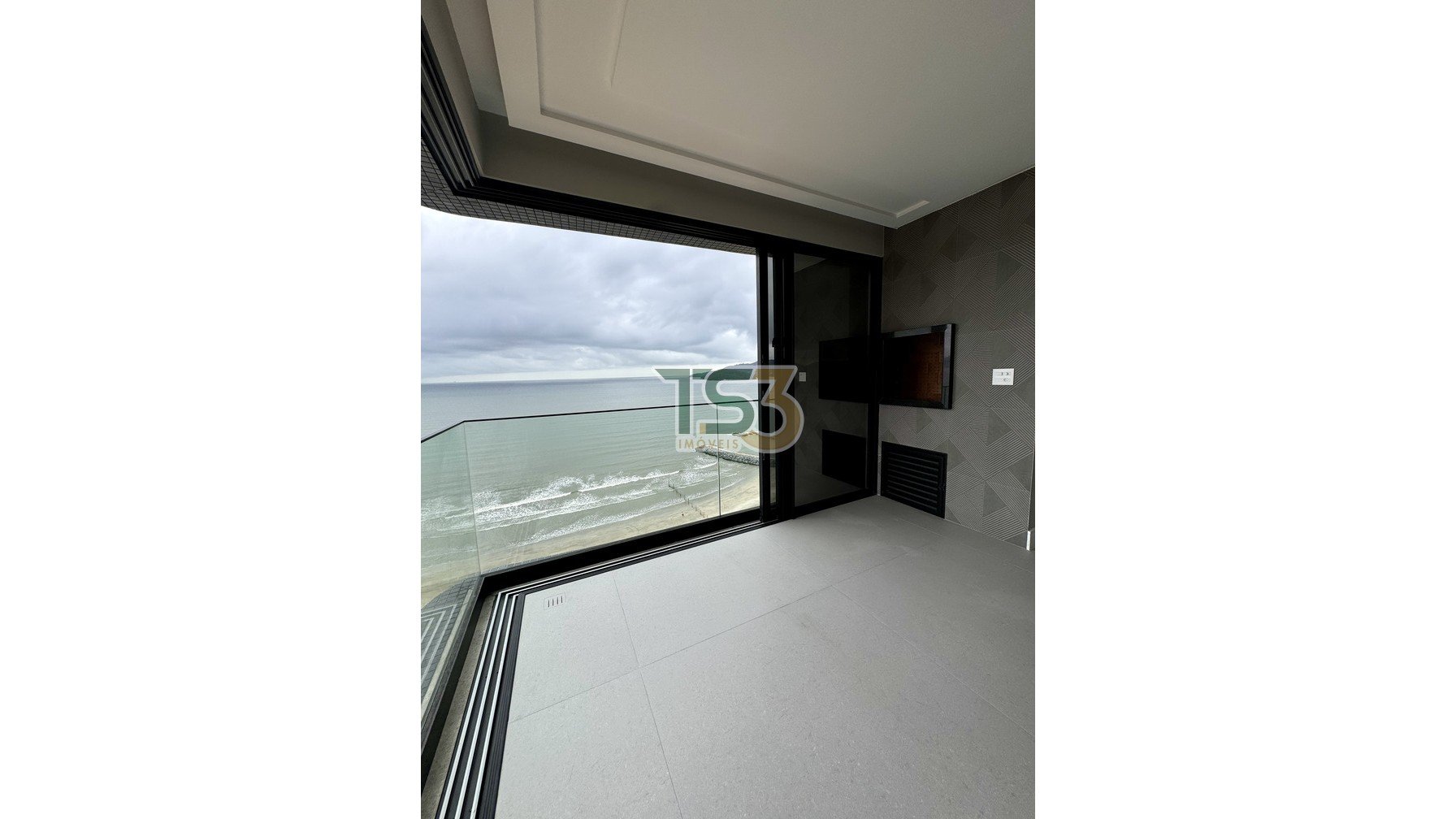 Foto de LINDO APARTAMENTO FRENTE MAR COM 04 SUÍTES