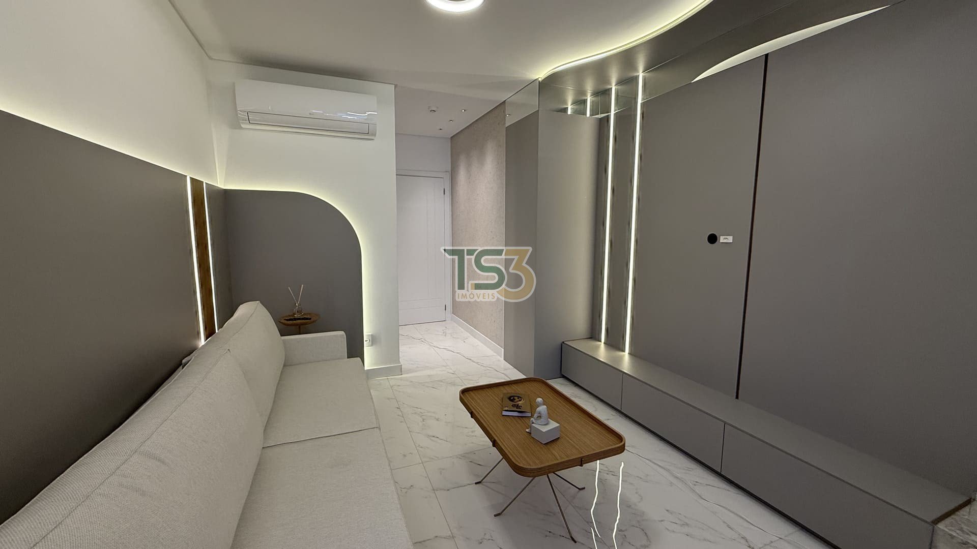 Foto de Apartamento finamente mobiliado com 02 suítes em Balneário Perequê!