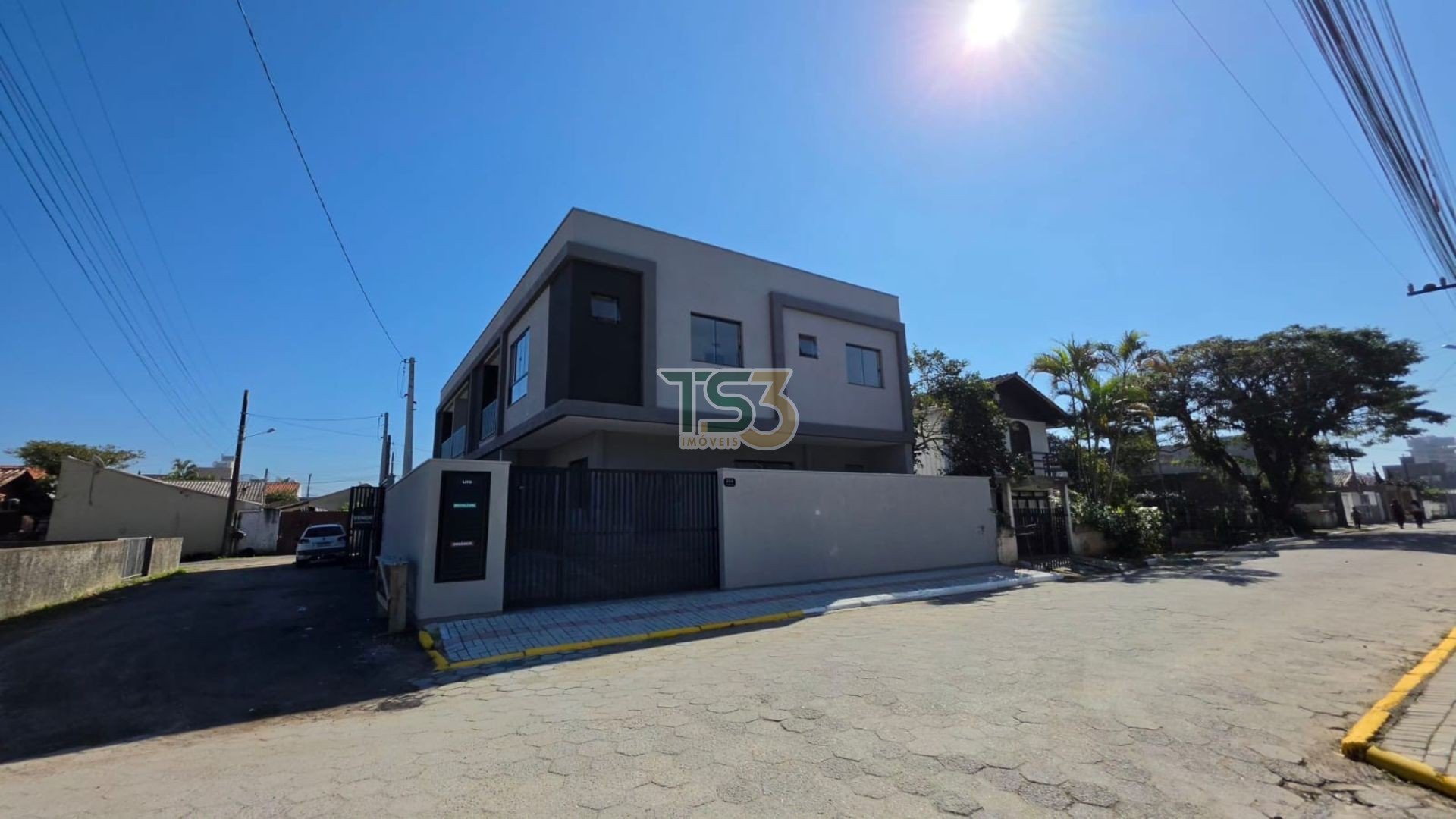Foto de Sobrados com 02 ou 03 suítes localizados em Porto Belo/SC, excelente localização próximo a Havan!