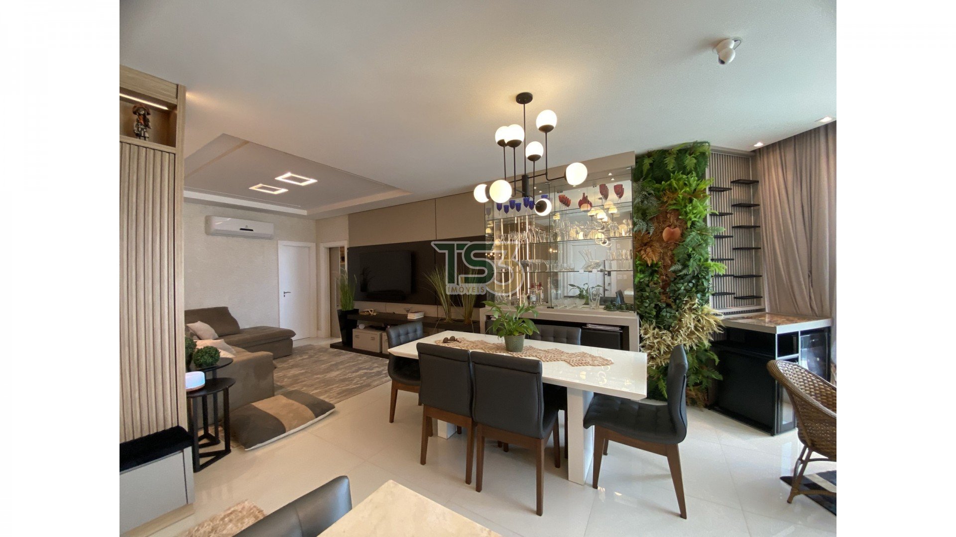 Foto de Apartamento finamente mobiliado, frente avenida Hironildo Conceição dos Santos em Balneário Perequê!