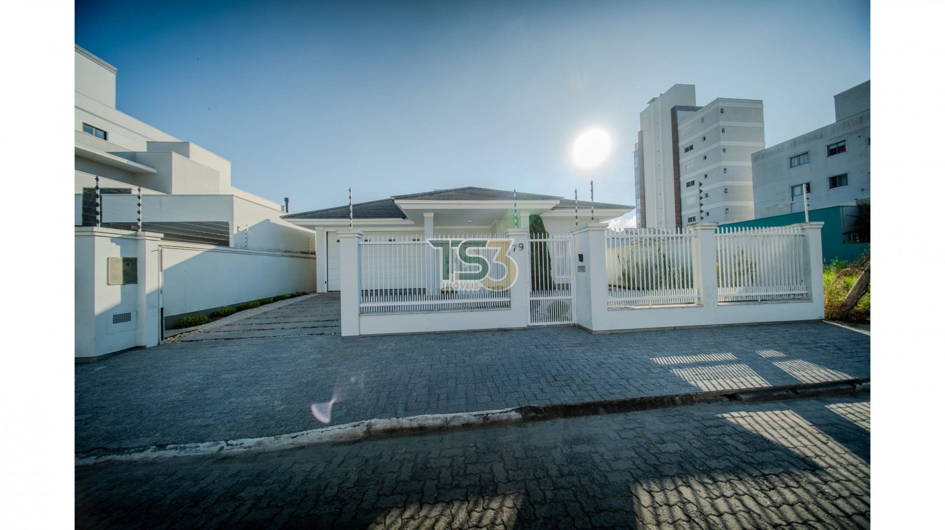 Foto de Casa pronta para morar mobiliada, com 03 dormitórios, sendo 01 suíte em Tijucas!